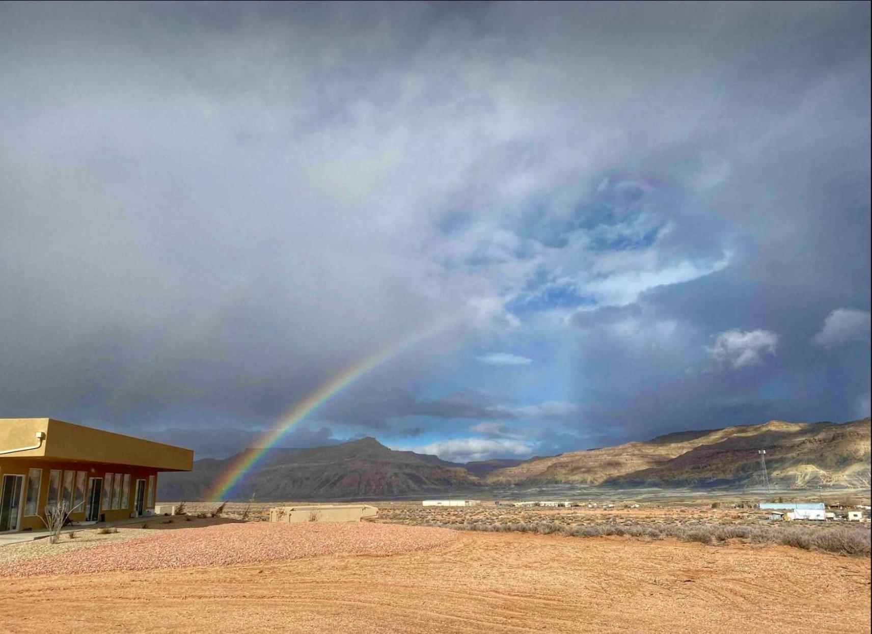 Page Arizona Border Town- Crimson Suite, Desert Canyon Getaway With Views Big Water Exterior photo